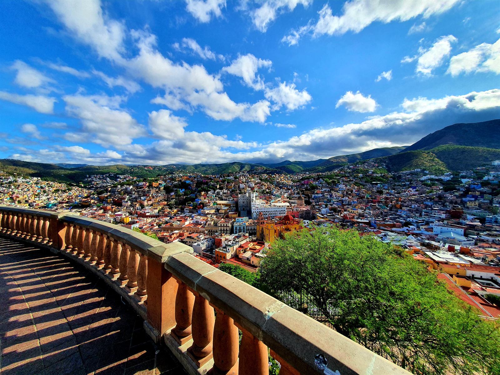 Monumento Al Pipila – Colorful houses panorama